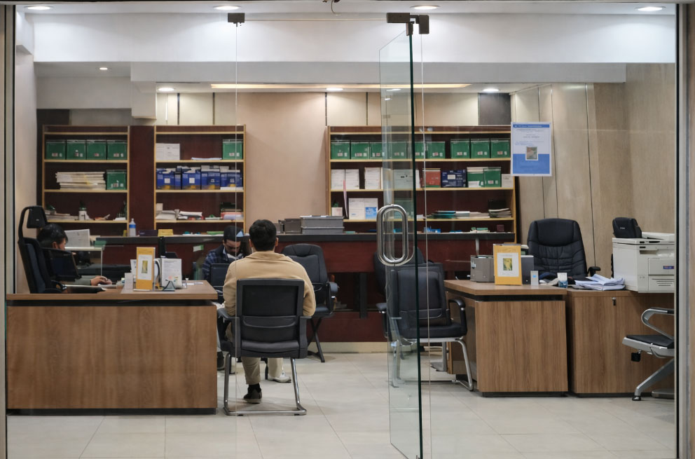 القمة للخدمات الطلابية